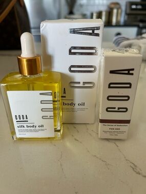 Silk Body Oil — Nourishing Yellow Body Oil for Women